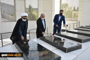 رییس دانشگاه فنی و حرفه ای در آیین عطر افشانی قبور شهدای گمنام:
رسالت امروز جامعه دانشگاهی قدردانی از جان فشانی و ایثار شهداست
 2
