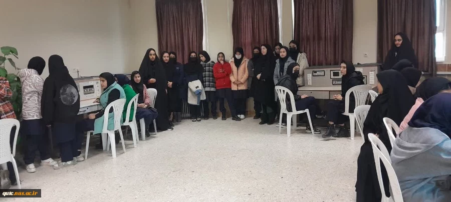 دانش‌آموزان دختر از کارگاه‌های آموزشکده ملی مهارت شهیدرجایی قوچان در پایان سال ۱۴۰۳ بازدید کردند. 4