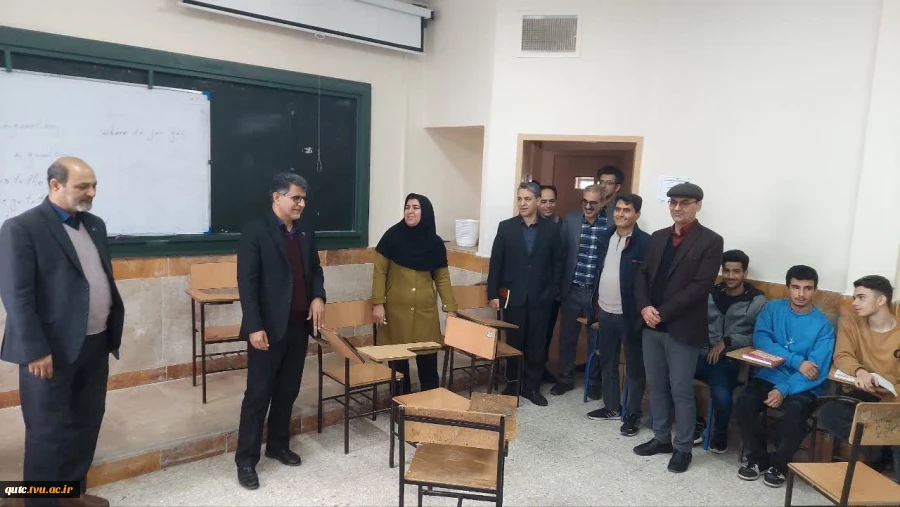 درحاشیه سفر دکتر احمدی با دانشجویان دیدار و گفتگو کرد

 2