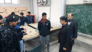 درحاشیه سفر دکتر احمدی با دانشجویان دیدار و گفتگو کرد

 4