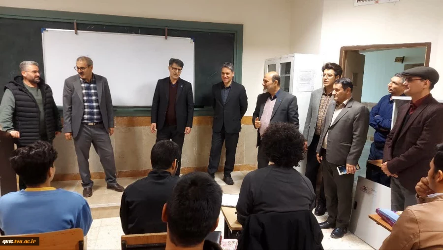 درحاشیه سفر دکتر احمدی با دانشجویان دیدار و گفتگو کرد

 6