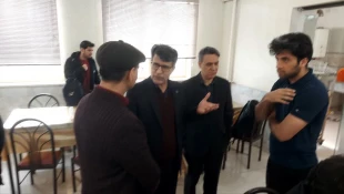 درحاشیه سفر دکتر احمدی با دانشجویان دیدار و گفتگو کرد

 3