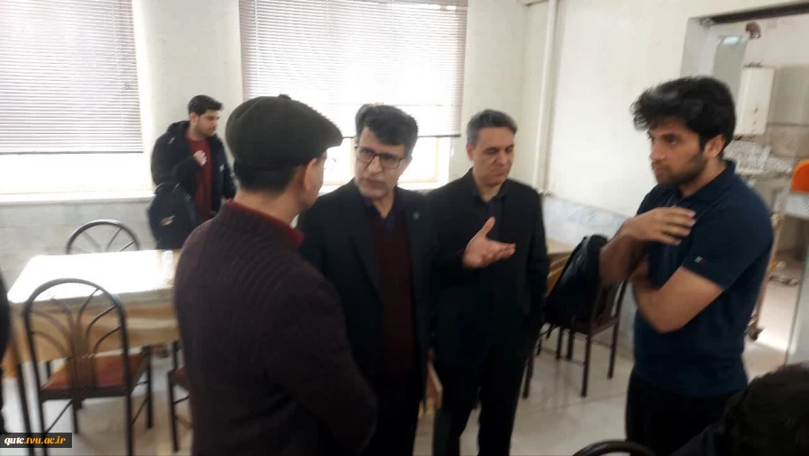 درحاشیه سفر دکتر احمدی با دانشجویان دیدار و گفتگو کرد

 3