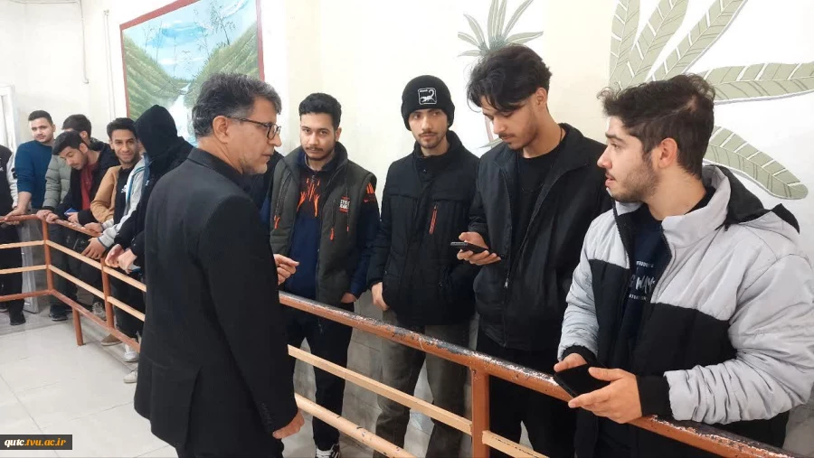 درحاشیه سفر دکتر احمدی با دانشجویان دیدار و گفتگو کرد

 5