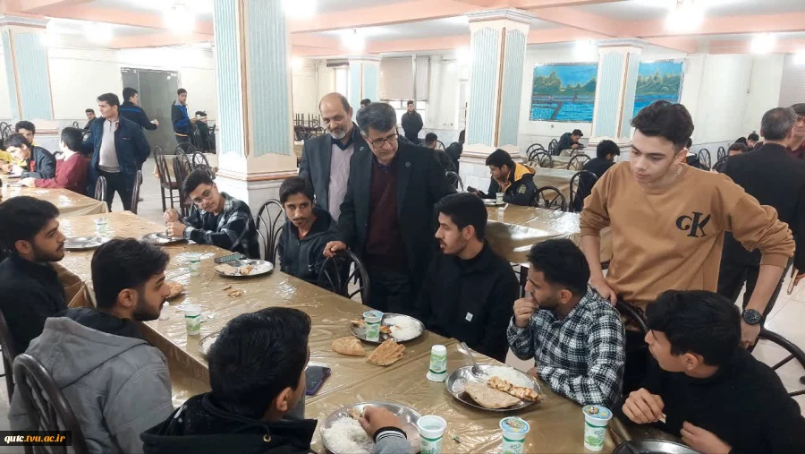 درحاشیه سفر دکتر احمدی با دانشجویان دیدار و گفتگو کرد

 6