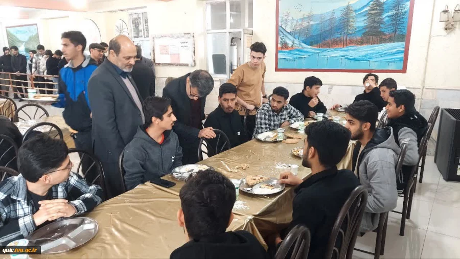 درحاشیه سفر دکتر احمدی با دانشجویان دیدار و گفتگو کرد

 7