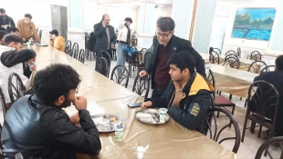 درحاشیه سفر دکتر احمدی با دانشجویان دیدار و گفتگو کرد

 10