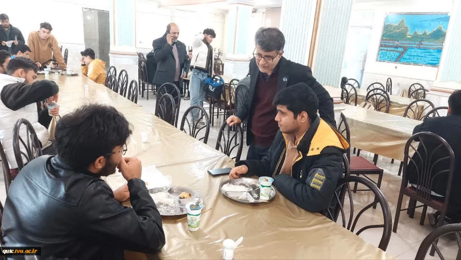 درحاشیه سفر دکتر احمدی با دانشجویان دیدار و گفتگو کرد

 10