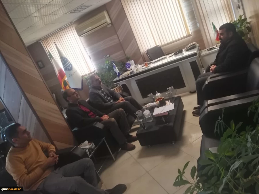 نشست مشترک مدیریت صندوق کارآفرینی امیدقوچان با سرپرست دانشگاه ملی مهارت-آموزشکده قوچان 4