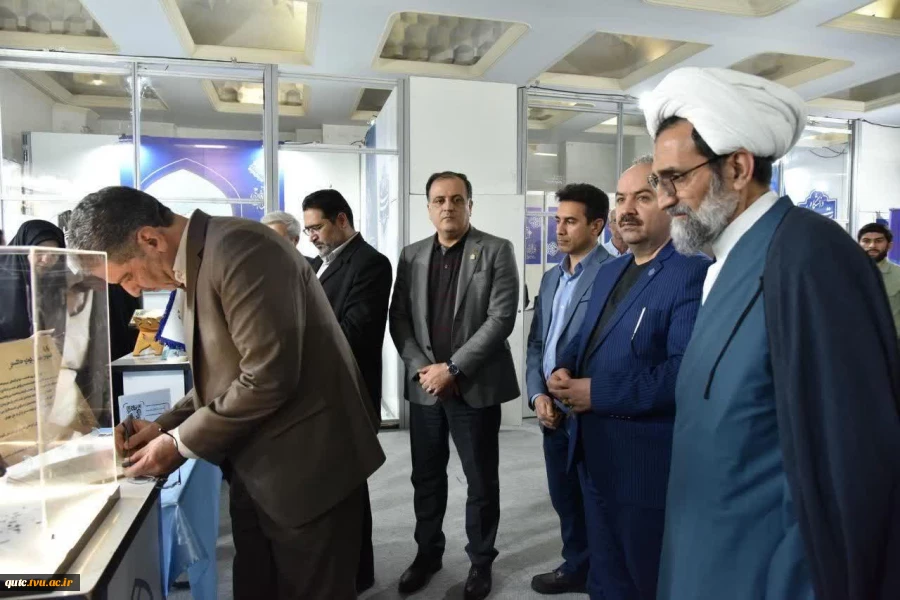با حضور دکتر زمانی افتتاح شد؛
بخش دانشگاهی سی و سومین نمایشگاه بین‌المللی قرآن کریم با میزبانی دانشگاه ملی مهار 2