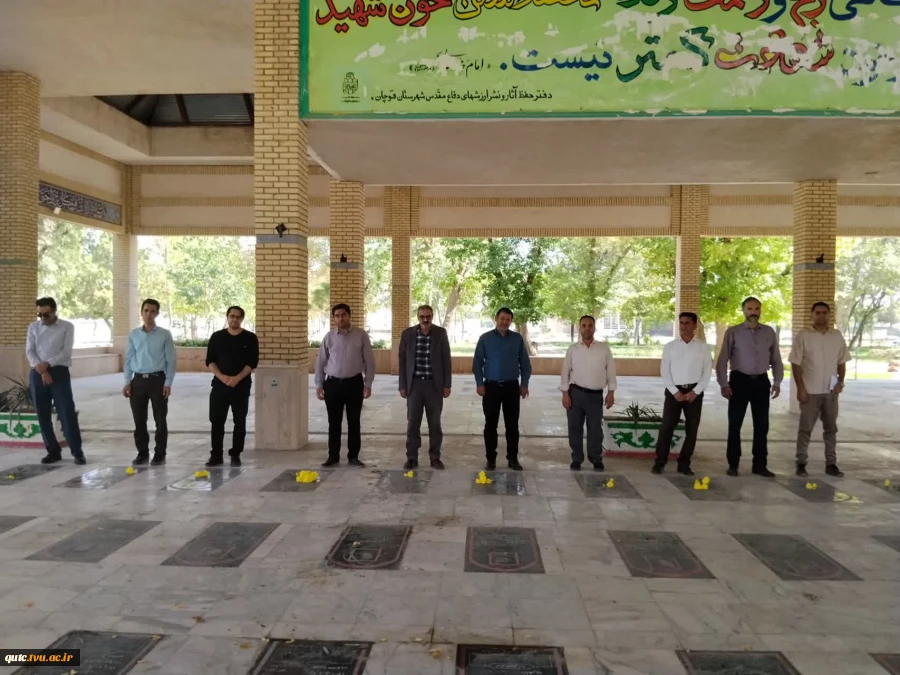غبارروبی مزار شهدا با حضور جمعی از کارکنان انجام شد
 3