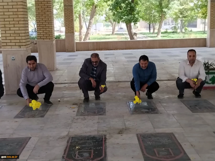 غبارروبی مزار شهدا با حضور جمعی از کارکنان انجام شد
 6