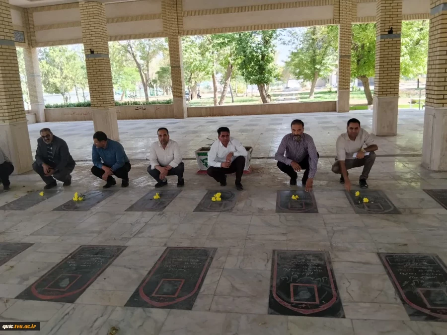 غبارروبی مزار شهدا با حضور جمعی از کارکنان انجام شد
 7