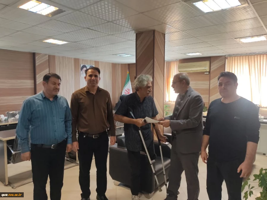تجلیل از جانباز ۷۰ درصد و راوی دفاع مقدس در دانشکده 3