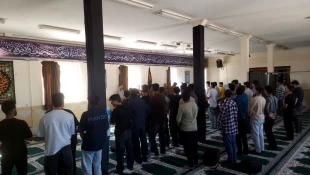 در راستای بزرگداشت آغاز سال تحصیلی جدید، مراسم اهتزاز پرچم همزمان با اقامه نماز ظهر و عصر در ساختمان شهید سلیمانی آموزشکده قوچان برگزار شد.  5