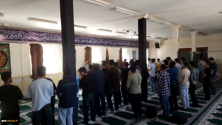 در راستای بزرگداشت آغاز سال تحصیلی جدید، مراسم اهتزاز پرچم همزمان با اقامه نماز ظهر و عصر در ساختمان شهید سلیمانی آموزشکده قوچان برگزار شد.  5