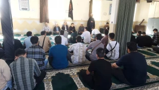 در راستای بزرگداشت آغاز سال تحصیلی جدید، مراسم اهتزاز پرچم همزمان با اقامه نماز ظهر و عصر در ساختمان شهید سلیمانی آموزشکده قوچان برگزار شد.  9